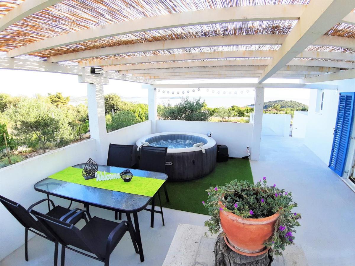 Apartment Svilan - Terrace With Sea View And Nature Zečevo Εξωτερικό φωτογραφία