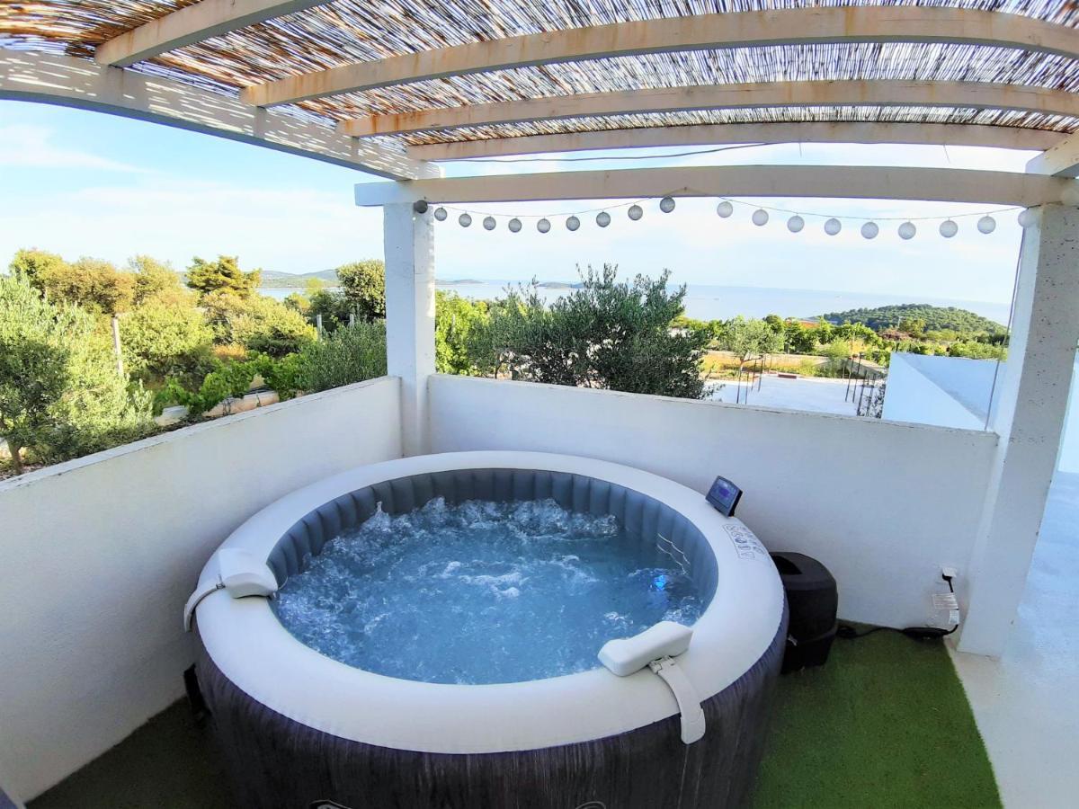 Apartment Svilan - Terrace With Sea View And Nature Zečevo Εξωτερικό φωτογραφία