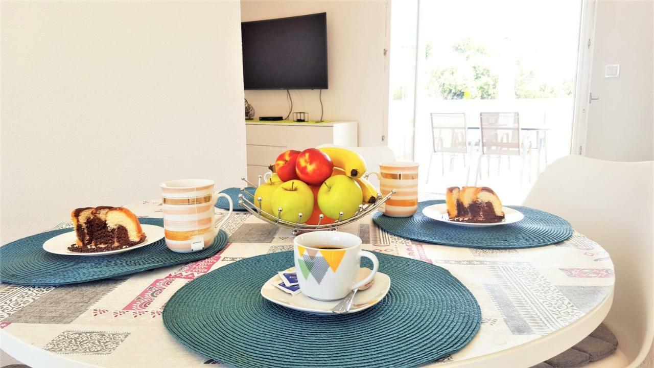 Apartment Svilan - Terrace With Sea View And Nature Zečevo Εξωτερικό φωτογραφία