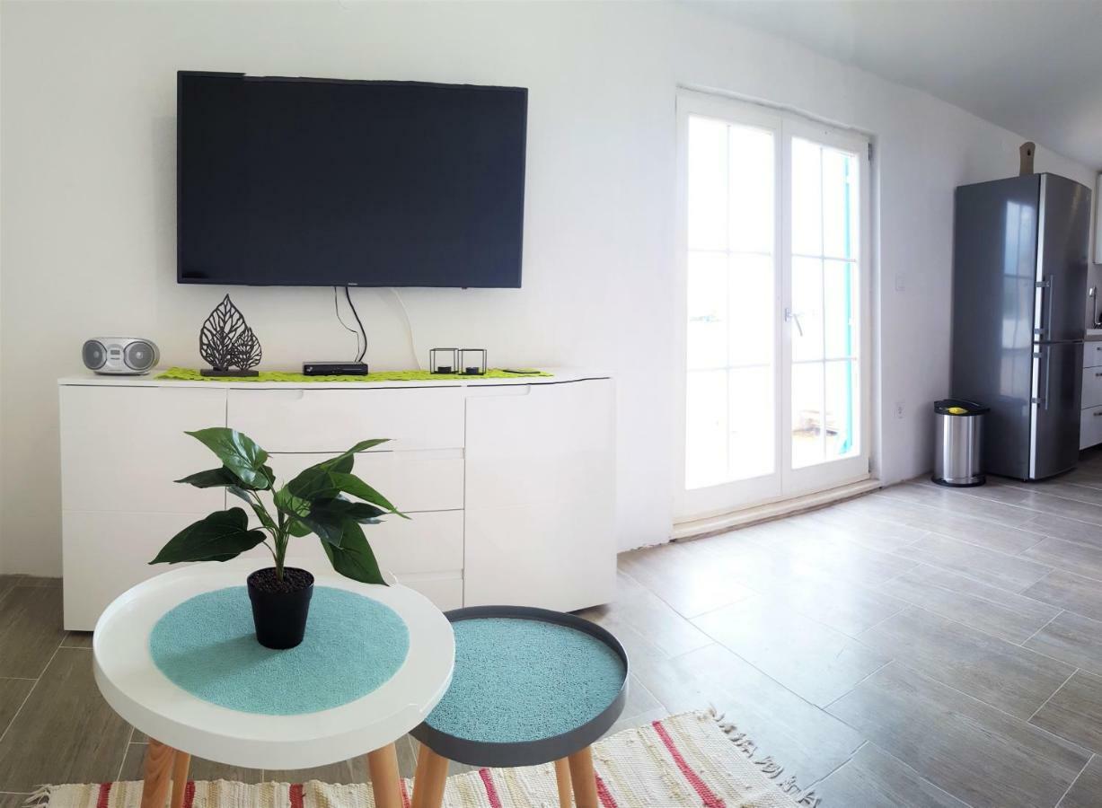 Apartment Svilan - Terrace With Sea View And Nature Zečevo Εξωτερικό φωτογραφία