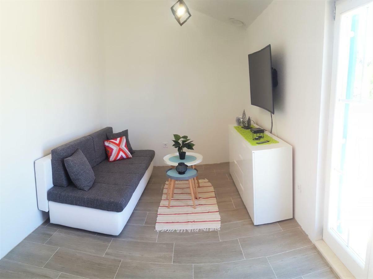 Apartment Svilan - Terrace With Sea View And Nature Zečevo Εξωτερικό φωτογραφία
